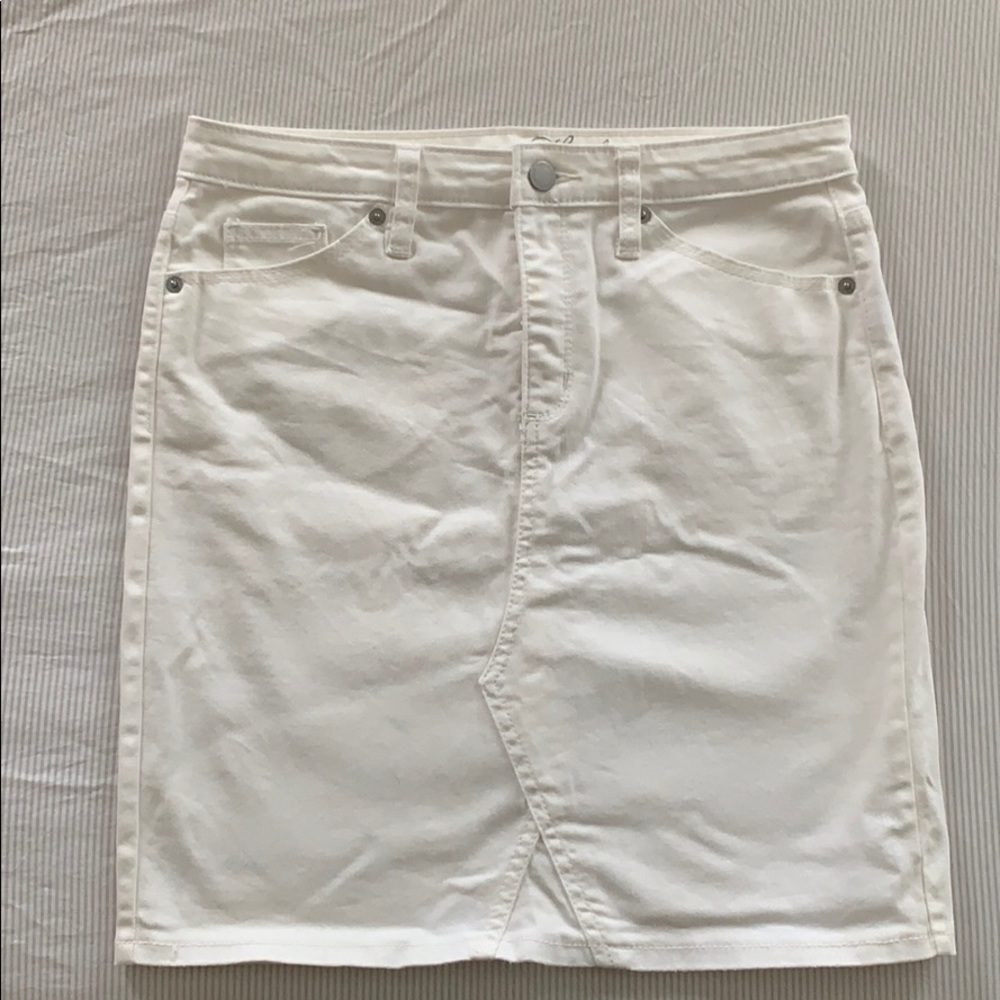 White denim skirt